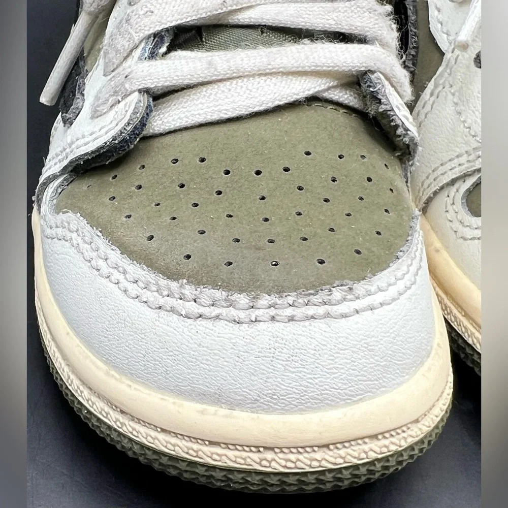 Air Jordan x Travis Scott,‎ Cactus Jack - Olive and Cream Youth Sneakers-8C